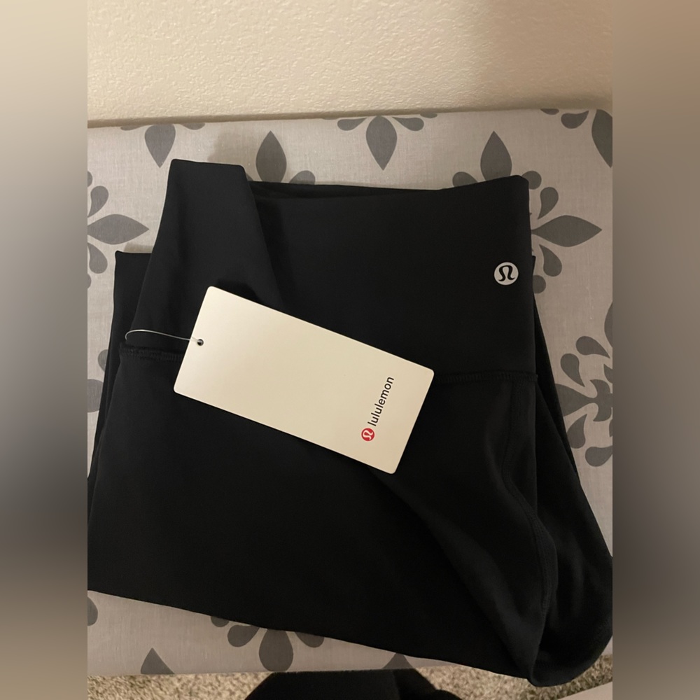Never worn lululemon leggings